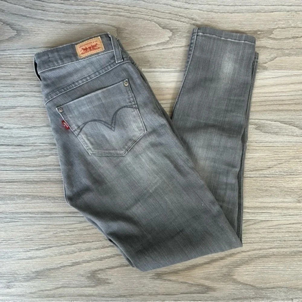 💋Levi’s 535 legging distressed jeans gray 26